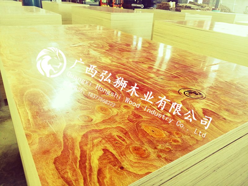 廣西建筑模板的低價(jià)格已經(jīng)是過去式插圖 合格的建筑模板表面平整光亮